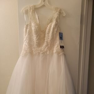 Davids Bridal Wedding Dress